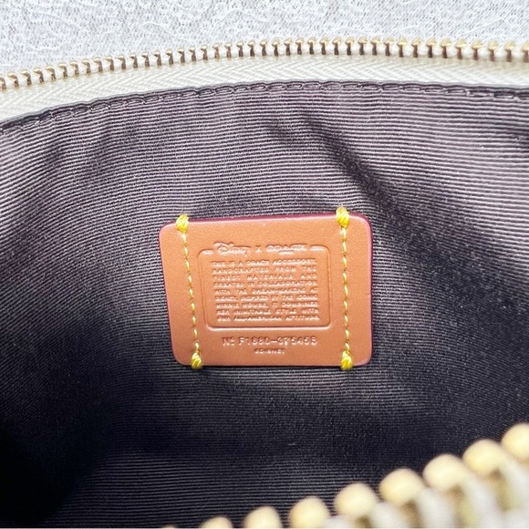 Coach x Disney Pebble leather Minnie Mouse Patch wristlet purse wallet - Picture 10 of 16